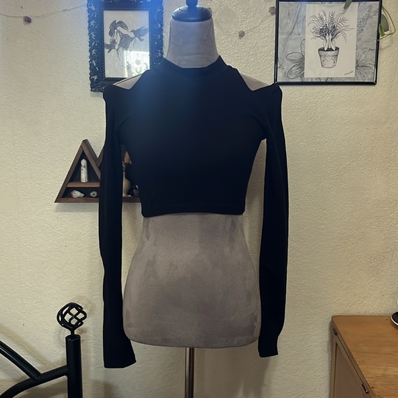 Long sleeve black crop top with cutout shoulders. - Picture 2 of 4
